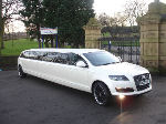 Chauffeur stretch silver Audi Q7 limo hire in Nottingham, Derby, Leicester, Birmingham Leeds, Bradford, London, Nottinghamshire, Derbyshire, West Yorkshire, South Yorkshire Midlands.